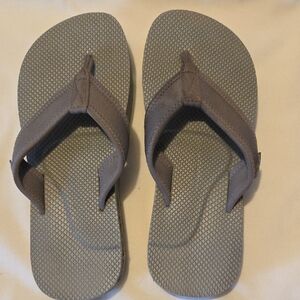 THE HEALINGSOLE Gray Flip Flops